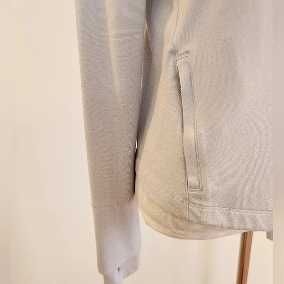 || UNDER ARMOUR || small zip up jacket - Picture 4 of 11